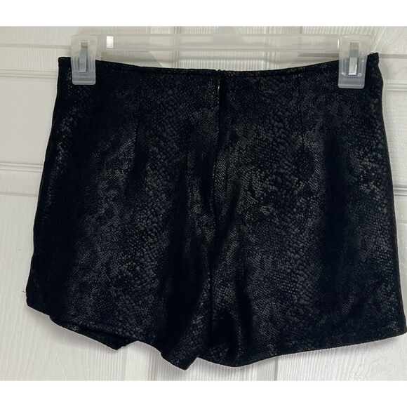 Wild Honey Women Black Skort Medium Faux Snake Skin Print Back Zip - Picture 2 of 6